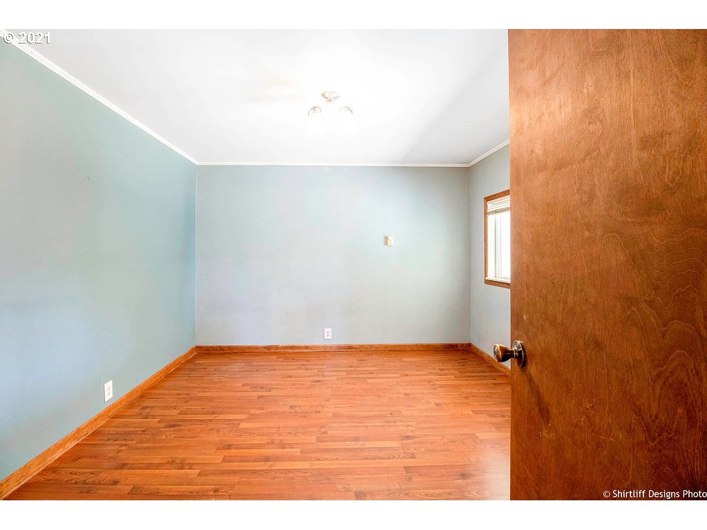 570 South 47th Street Springfield, OR 97478 - Photo 17 of 27