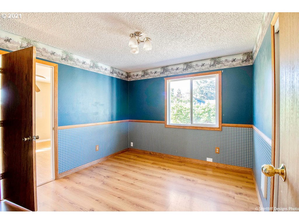 570 South 47th Street Springfield, OR 97478 - Photo 19 of 27