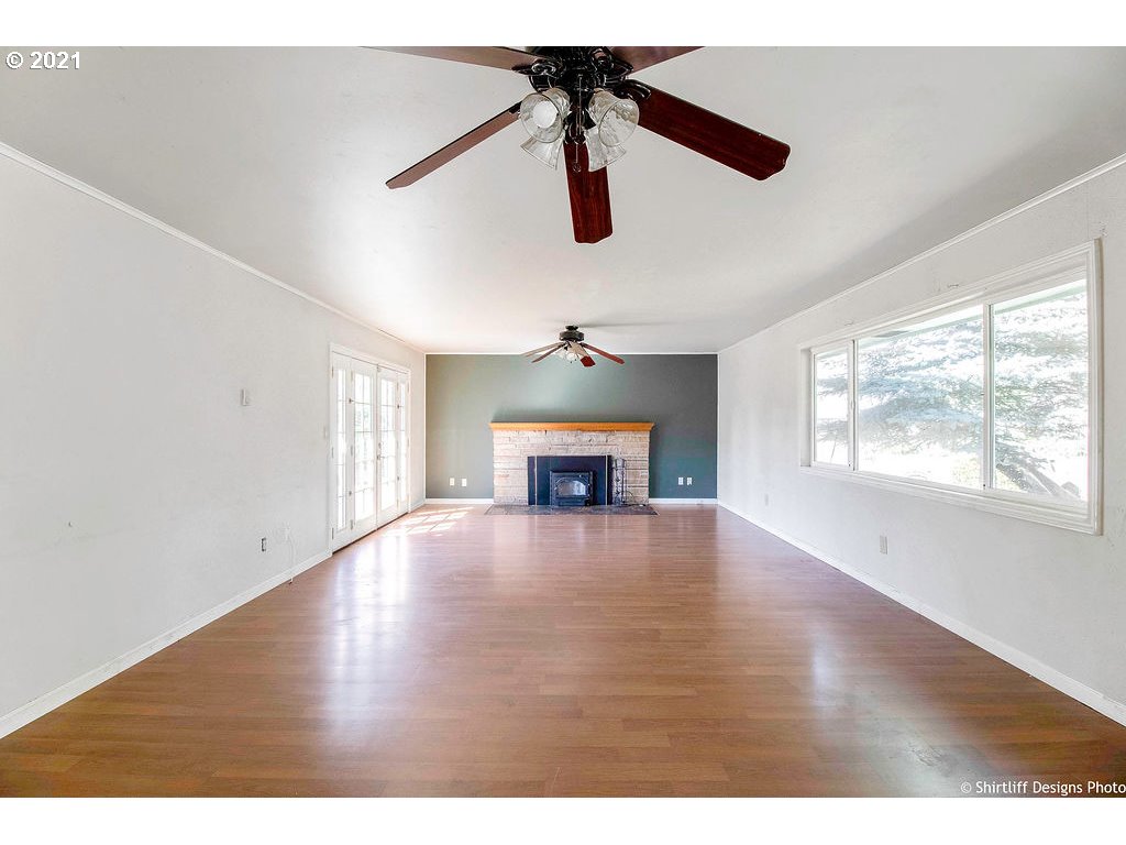 570 South 47th Street Springfield, OR 97478 - Photo 3 of 27