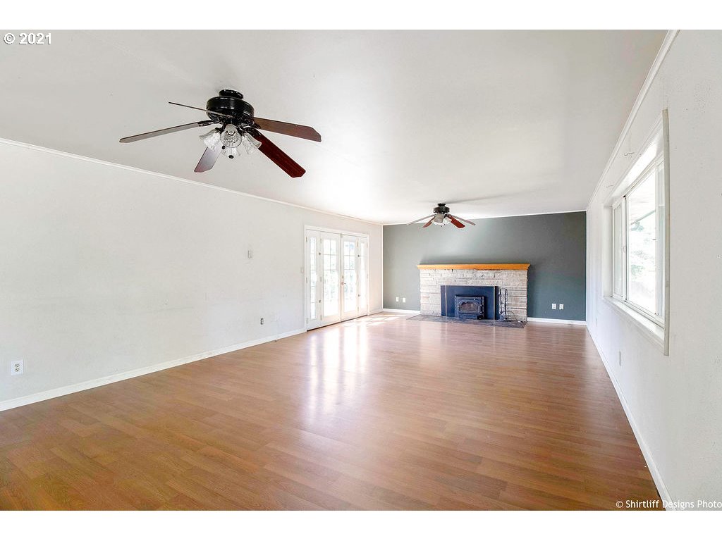 570 South 47th Street Springfield, OR 97478 - Photo 4 of 27
