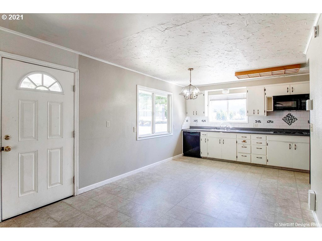 570 South 47th Street Springfield, OR 97478 - Photo 6 of 27