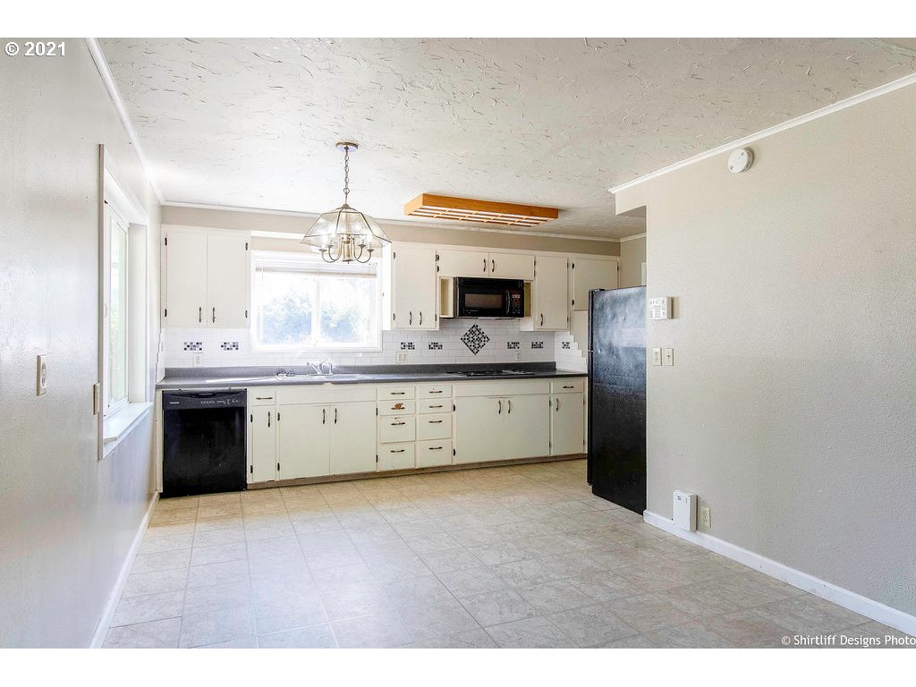 570 South 47th Street Springfield, OR 97478 - Photo 7 of 27