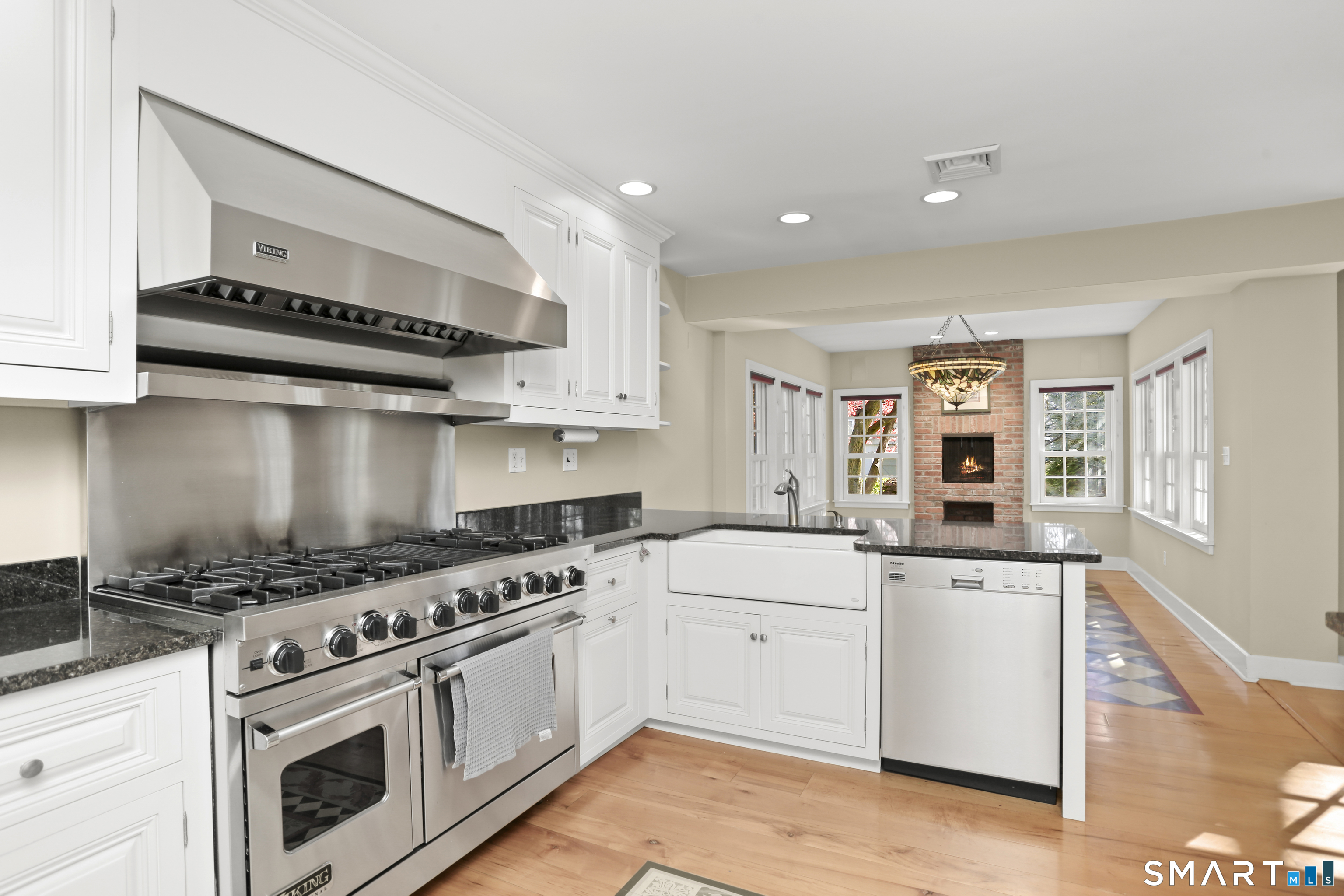 1005 Old Post Road Fairfield, CT 06824 - Photo 8 of 34