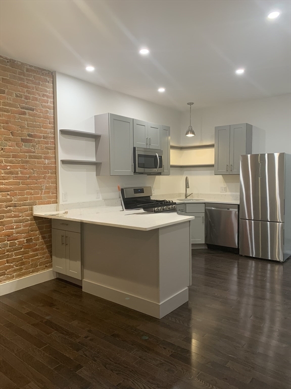 319 Spruce Street Chelsea, MA 02150 - Photo 19 of 34