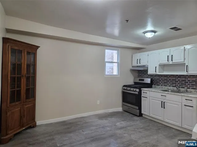 $2,255 | 18 Van Houten Street, Unit 2, Paterson, NJ 07505