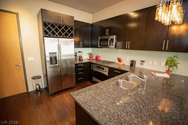 $2,450 | 353 East Bonneville Avenue, Unit 511, Las Vegas, NV 89101