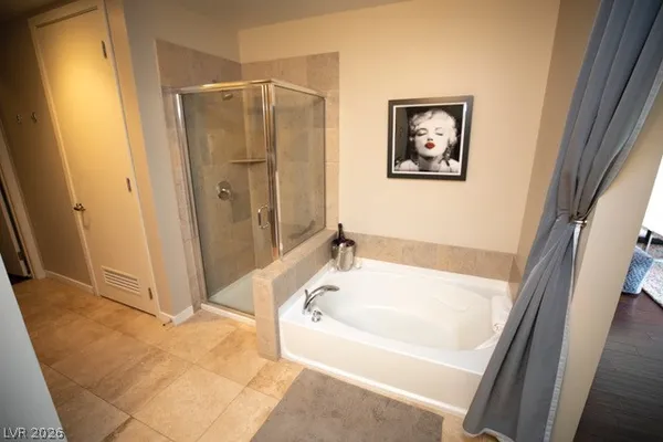 $2,450 | 353 East Bonneville Avenue, Unit 511, Las Vegas, NV 89101