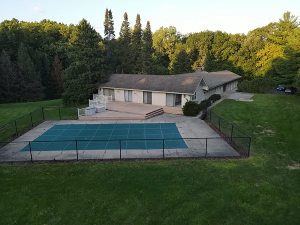 a view of front of house with a yard
