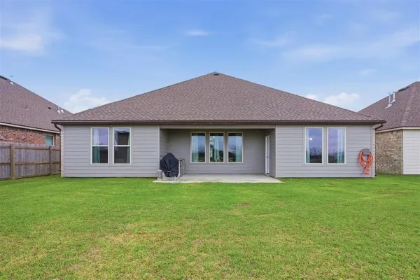 $2,700 | 4608 West Rdg Road, Lake Charles, LA 70607