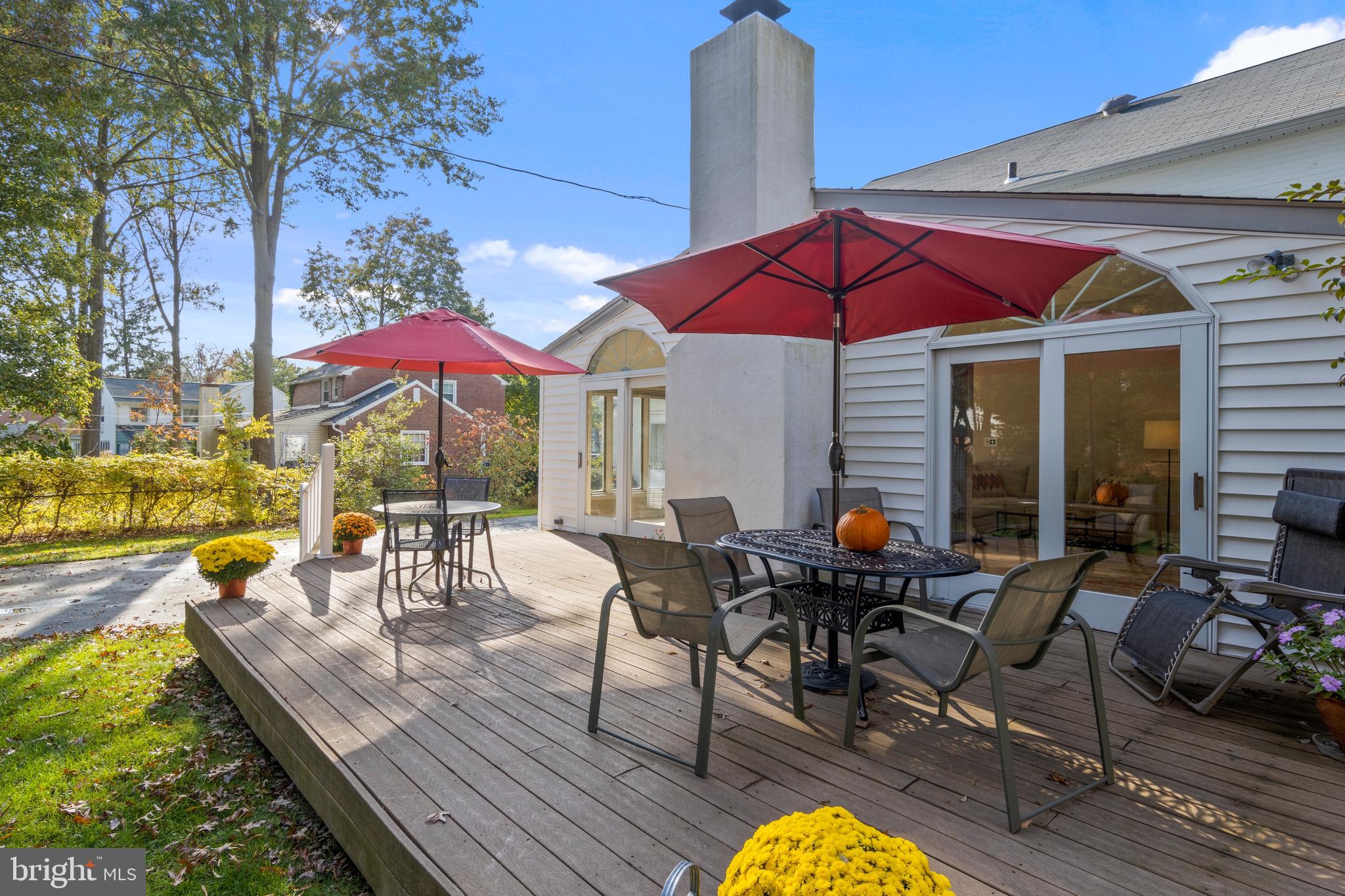 402 Briarwood Road Wallingford, PA 19086 - Photo 11 of 25 Beautiful Trex deck