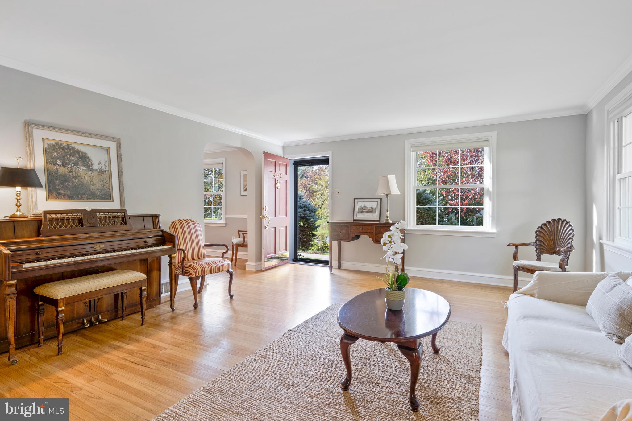 402 Briarwood Road Wallingford, PA 19086 - Photo 3 of 25 Bright large living room