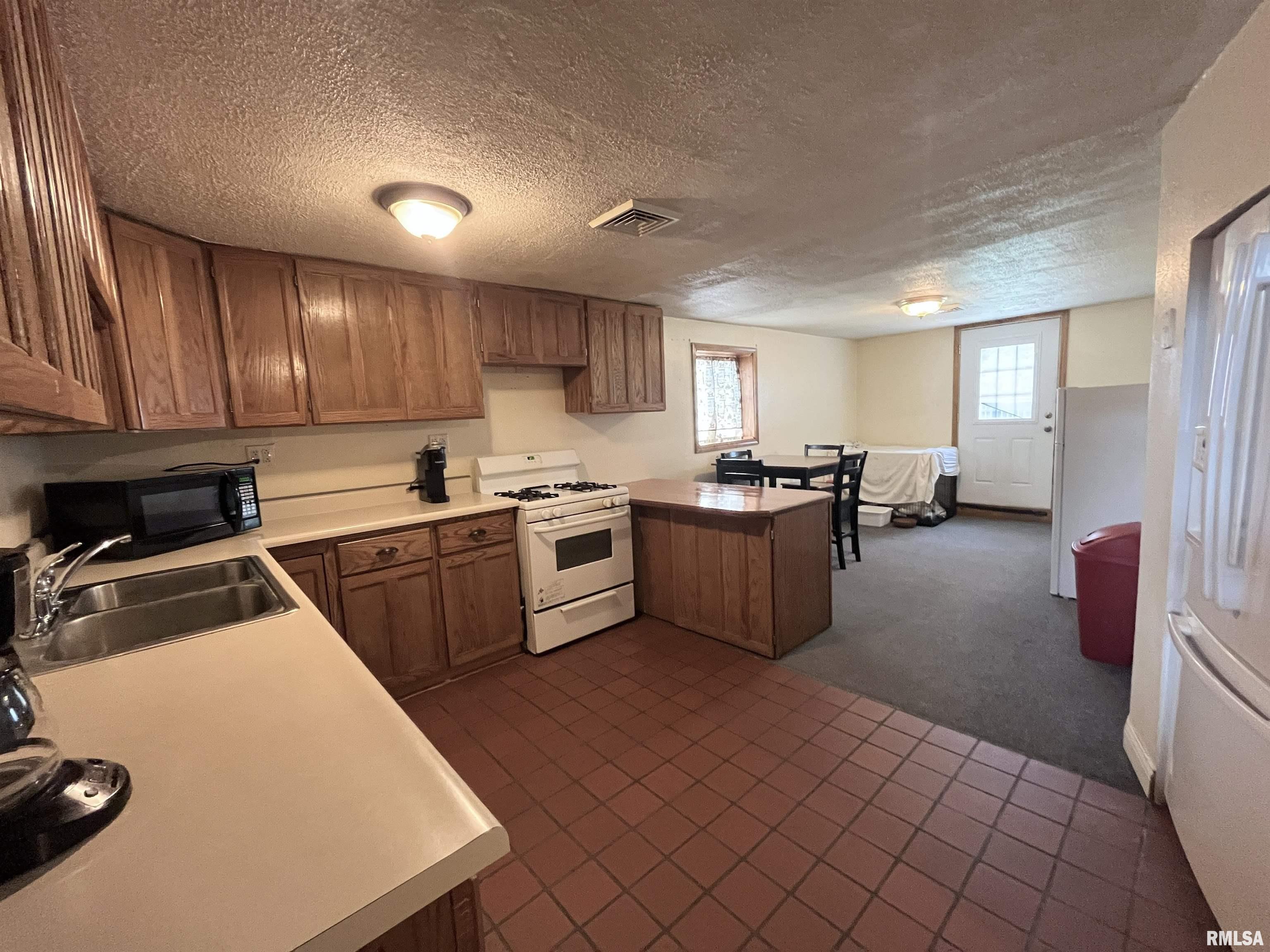 5401 West Cisna Road Bartonville, IL 61607 - Photo 16 of 28 Gallery Image 16
