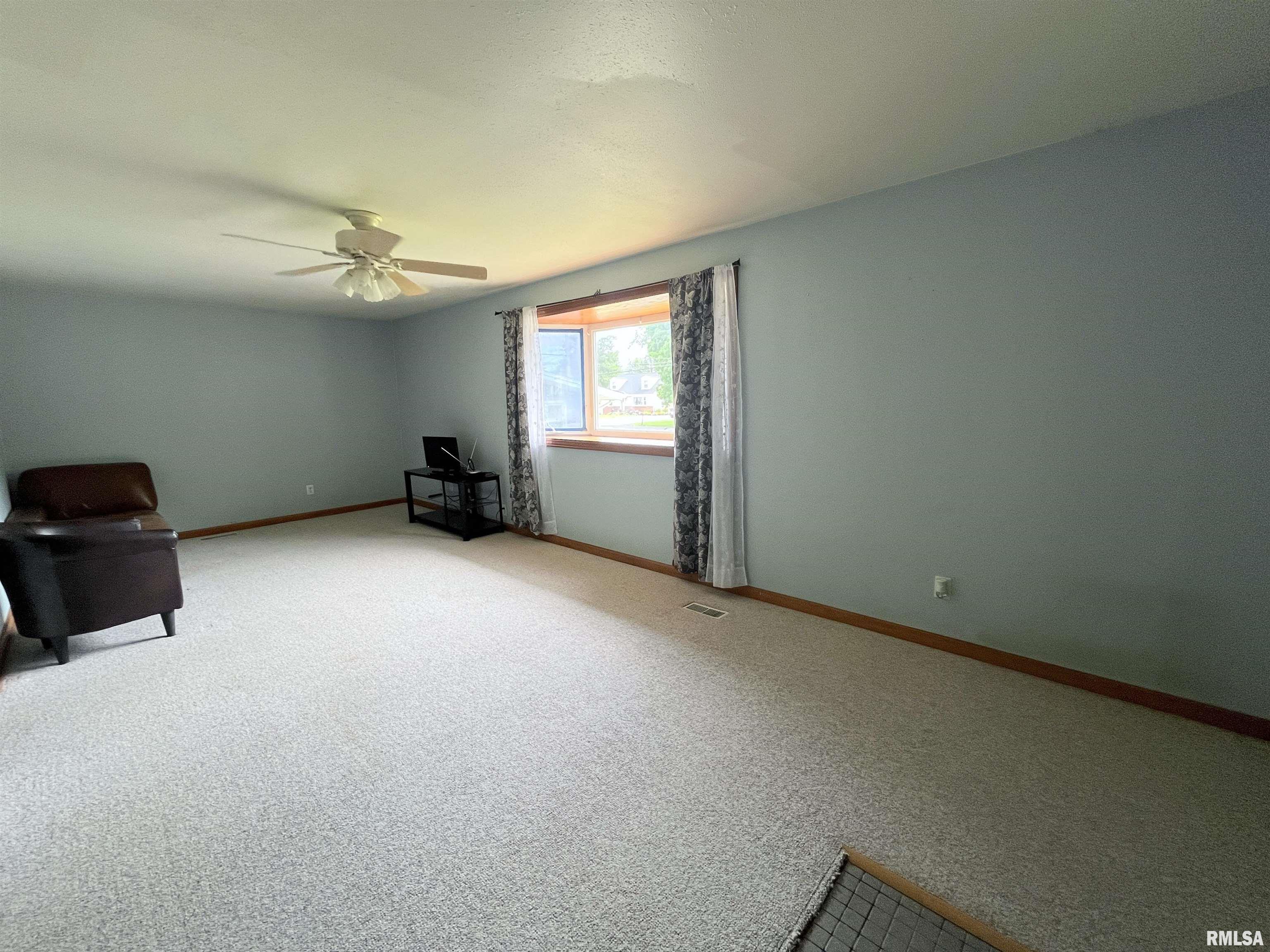 5401 West Cisna Road Bartonville, IL 61607 - Photo 5 of 28 Gallery Image 5