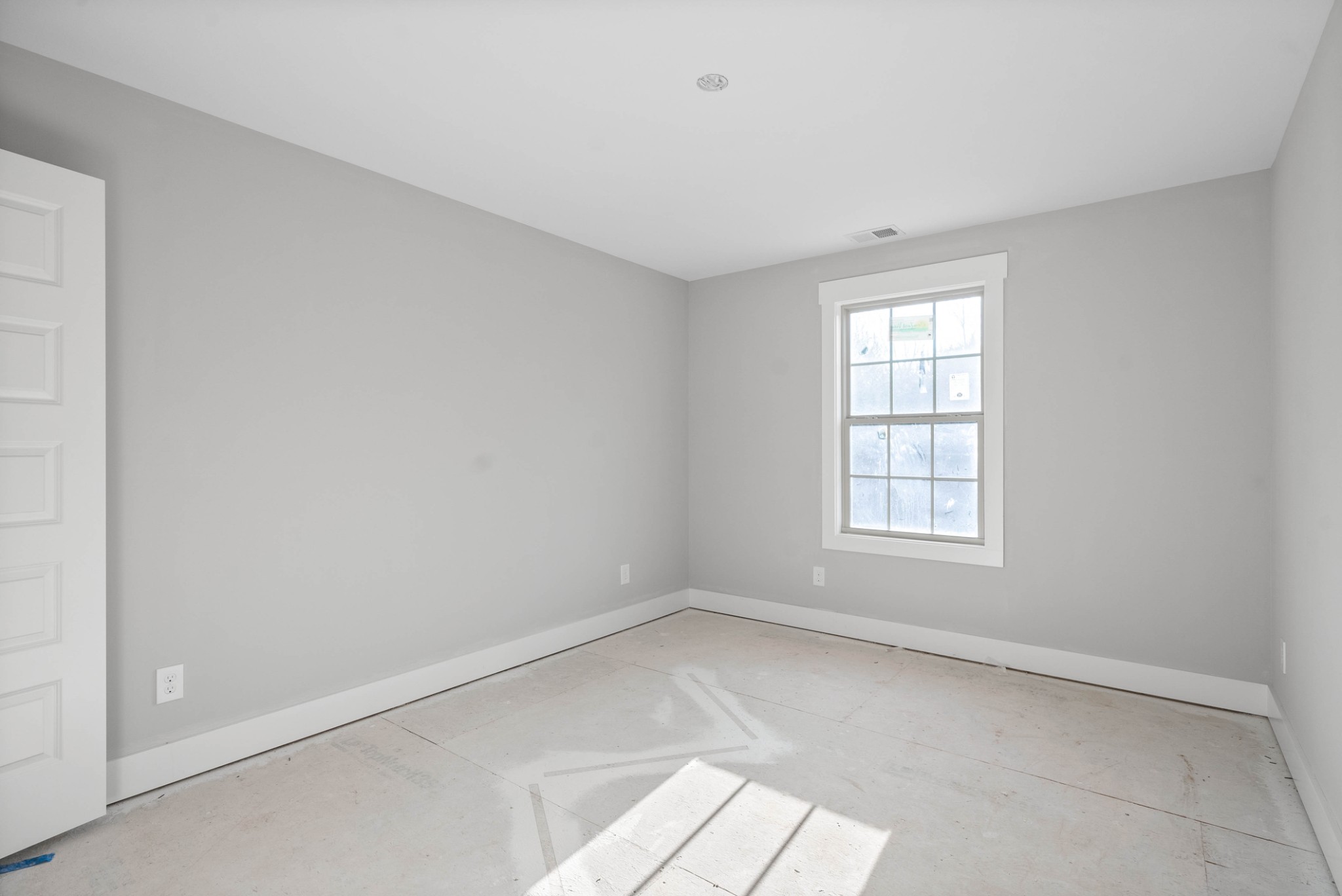 18 Black Rock Road Clarksville, TN 37040 - Photo 25 of 29 an empty room with a window