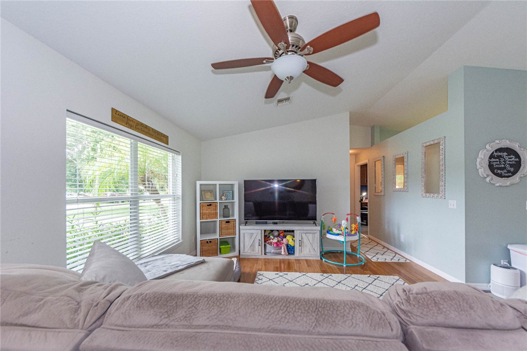 1836 4th Lane Vero Beach, FL 32962 - Photo 3 of 36