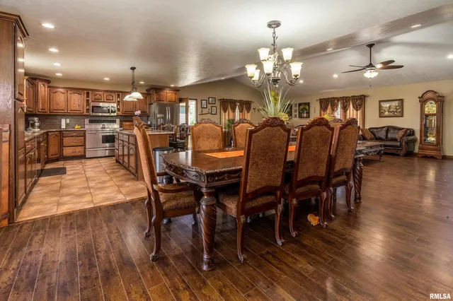 $440,000 | 3860 Boyd Road, Jonesboro, IL 62952