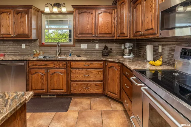 $440,000 | 3860 Boyd Road, Jonesboro, IL 62952