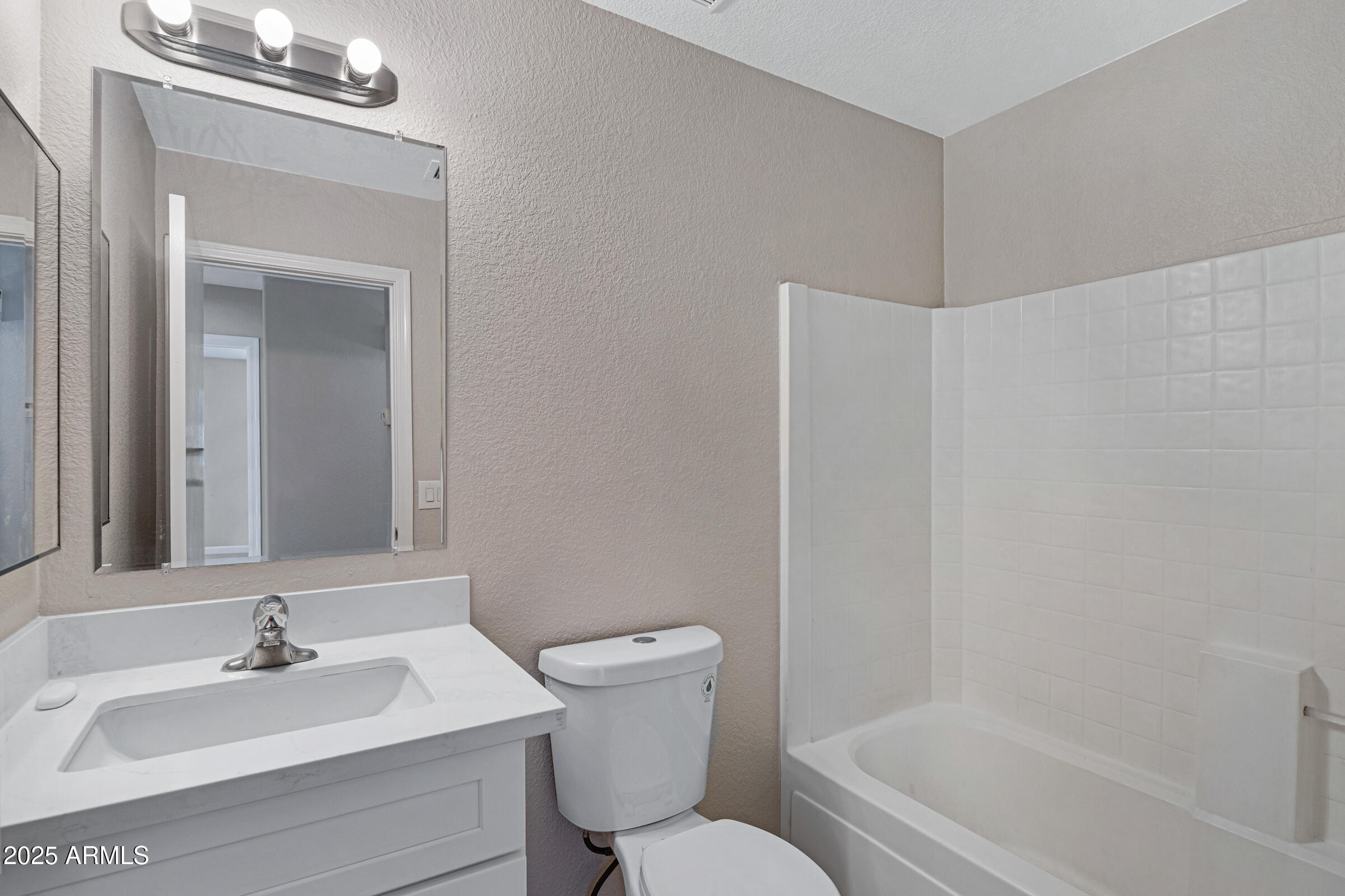 2123 West Roeser Road Phoenix, AZ 85041 - Photo 20 of 27 2123 W Roeser Rd-21