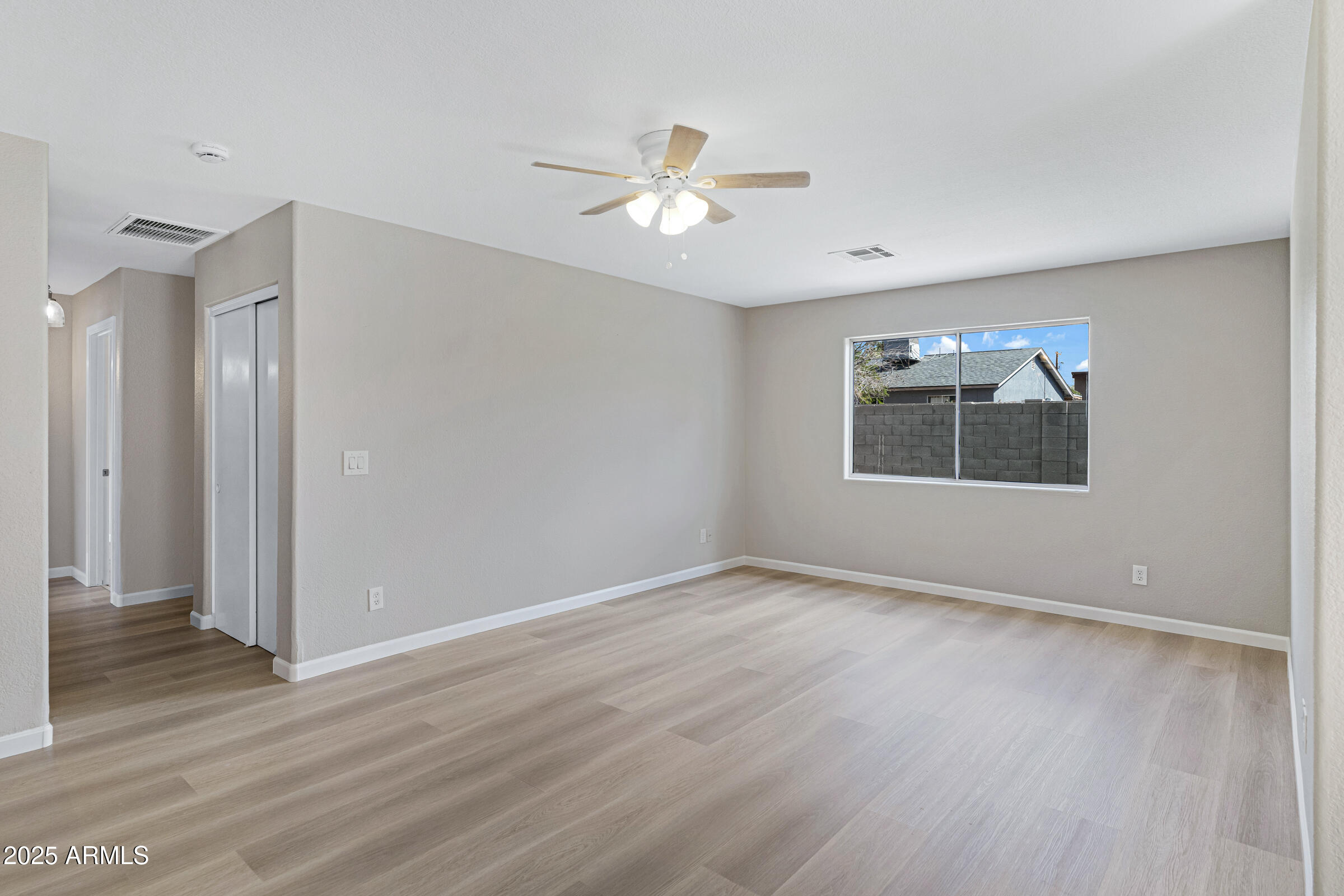 2123 West Roeser Road Phoenix, AZ 85041 - Photo 4 of 27 2123 W Roeser Rd-6