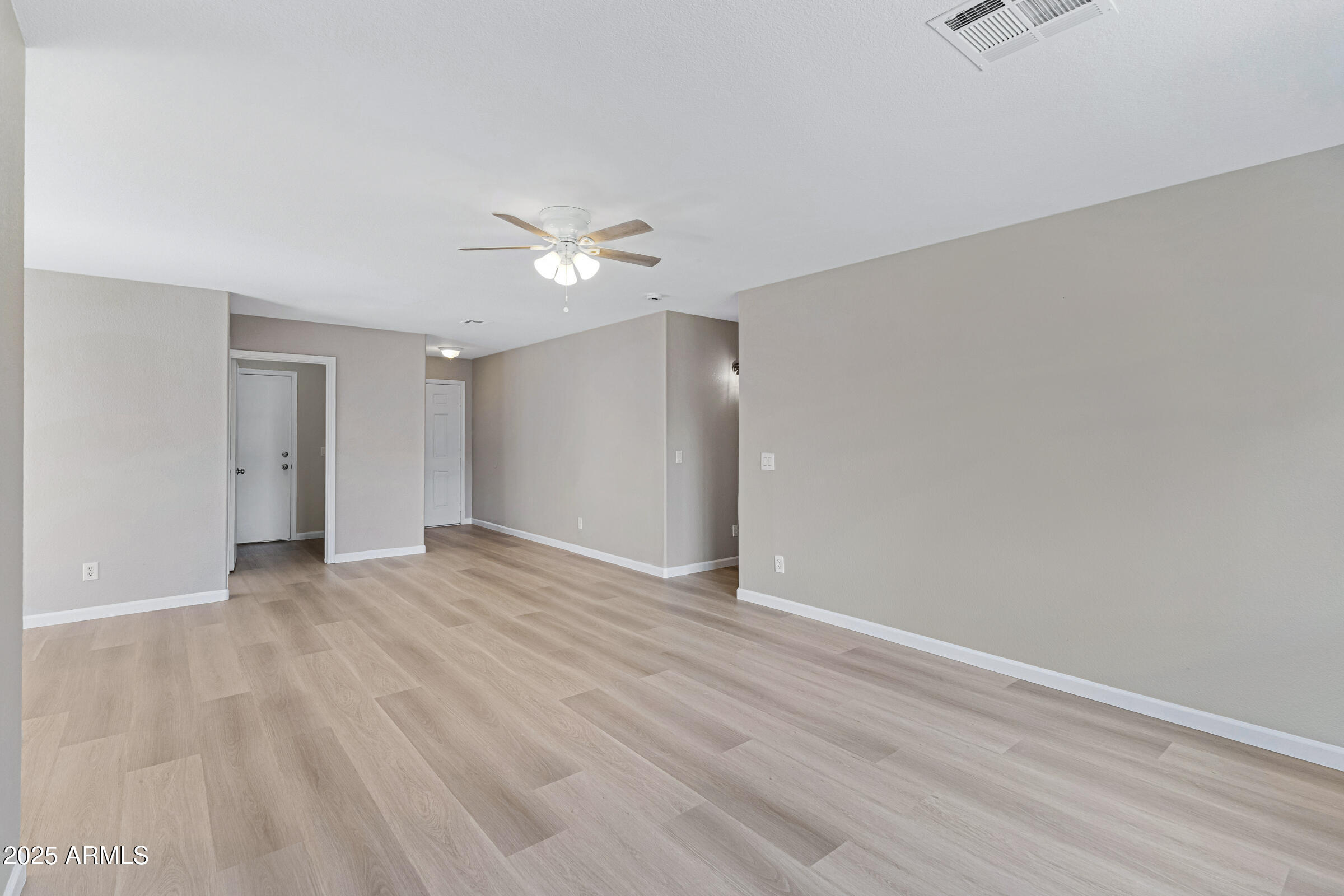 2123 West Roeser Road Phoenix, AZ 85041 - Photo 7 of 27 2123 W Roeser Rd-8