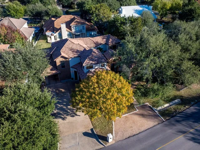 $1,150,000 | 3 The Hills Drive, The Hills, TX 78738