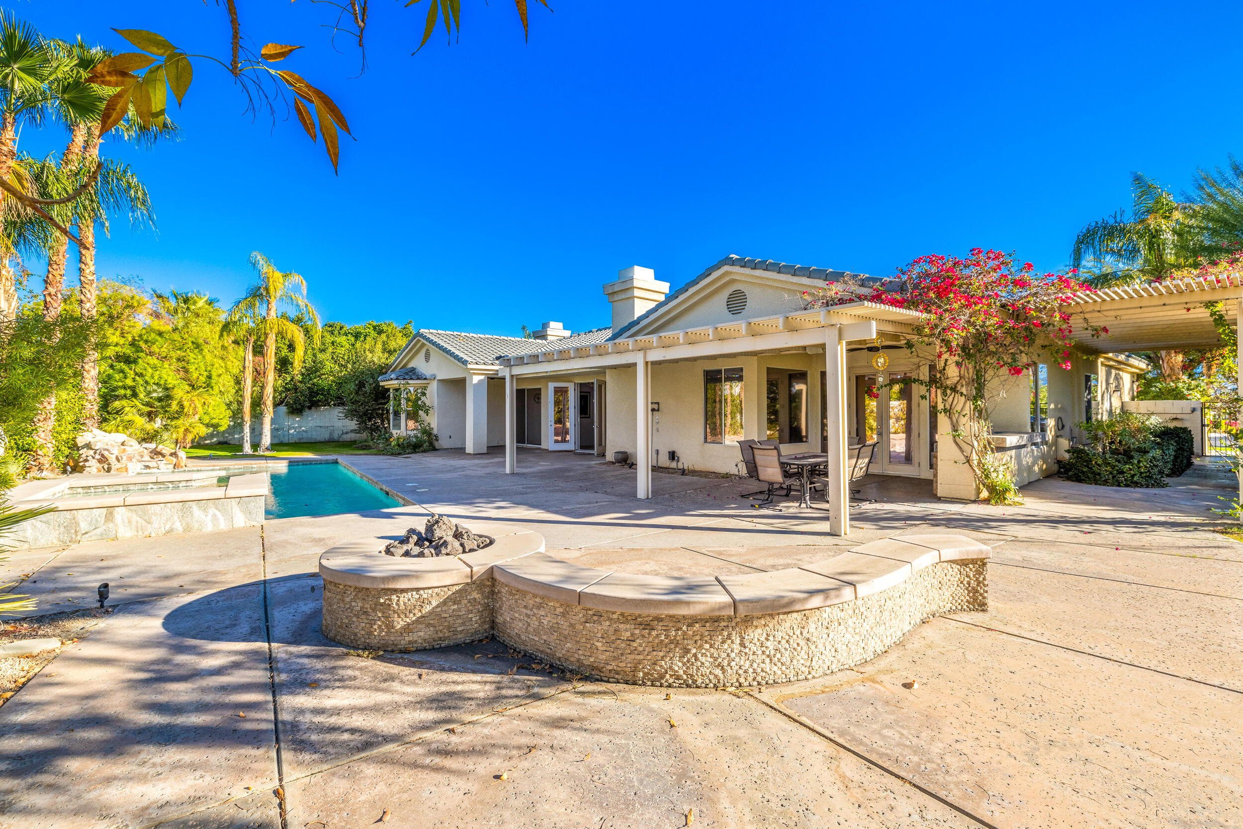 8 Trafalgar Rancho Mirage, CA 92270 - Photo 37 of 41 a view of a house with swimming pool and sitting area