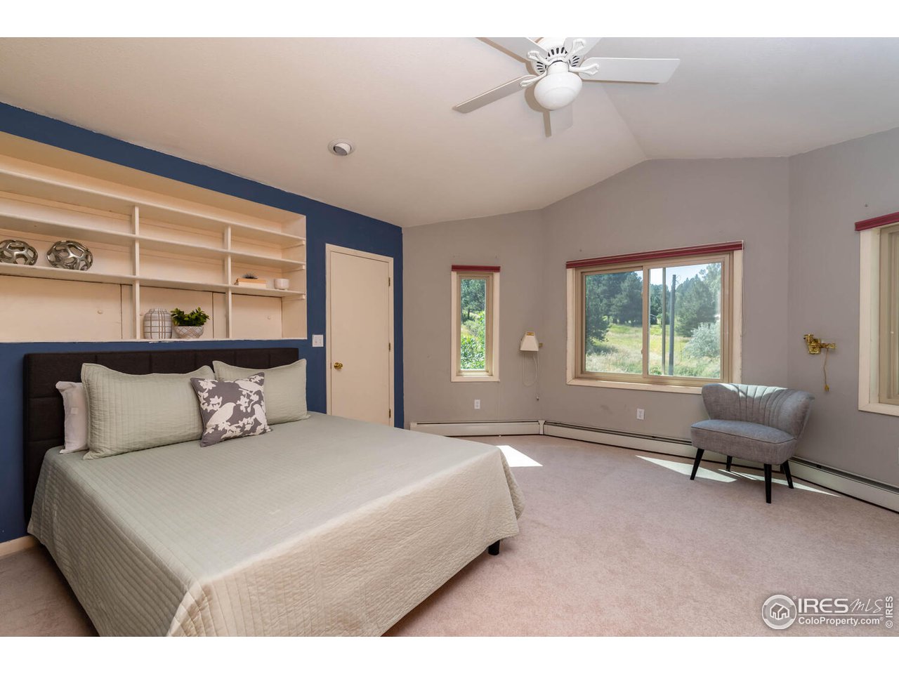 6778 Olde Stage Road Boulder, CO 80302 - Photo 16 of 40 Primary bedroom with vaulted ceiling