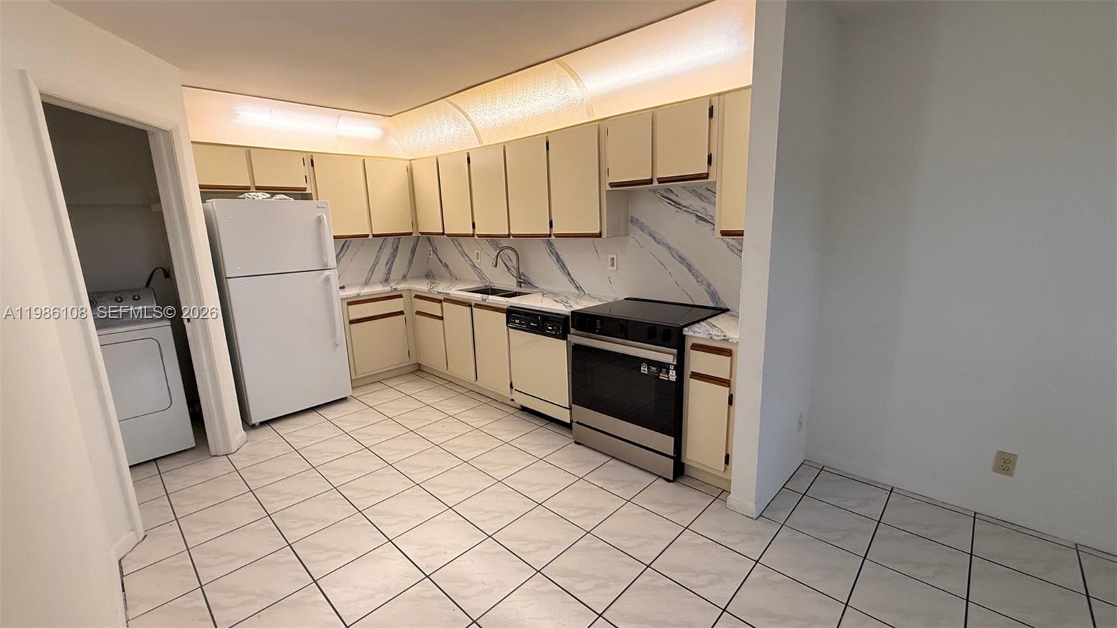 513 Racquet Club Road, Unit 55 Weston, FL 33326 - Photo 9 of 25