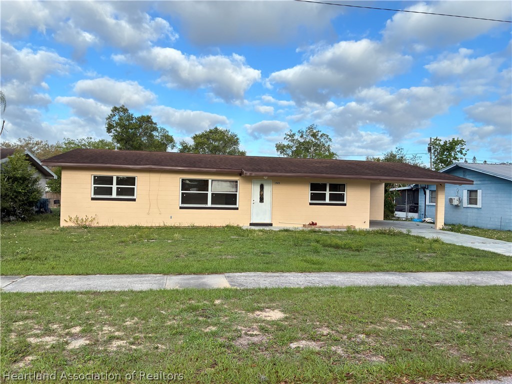 1525 Lagrange Avenue Sebring, FL 33870 - Photo 1 of 16 a front view of a house with a yard