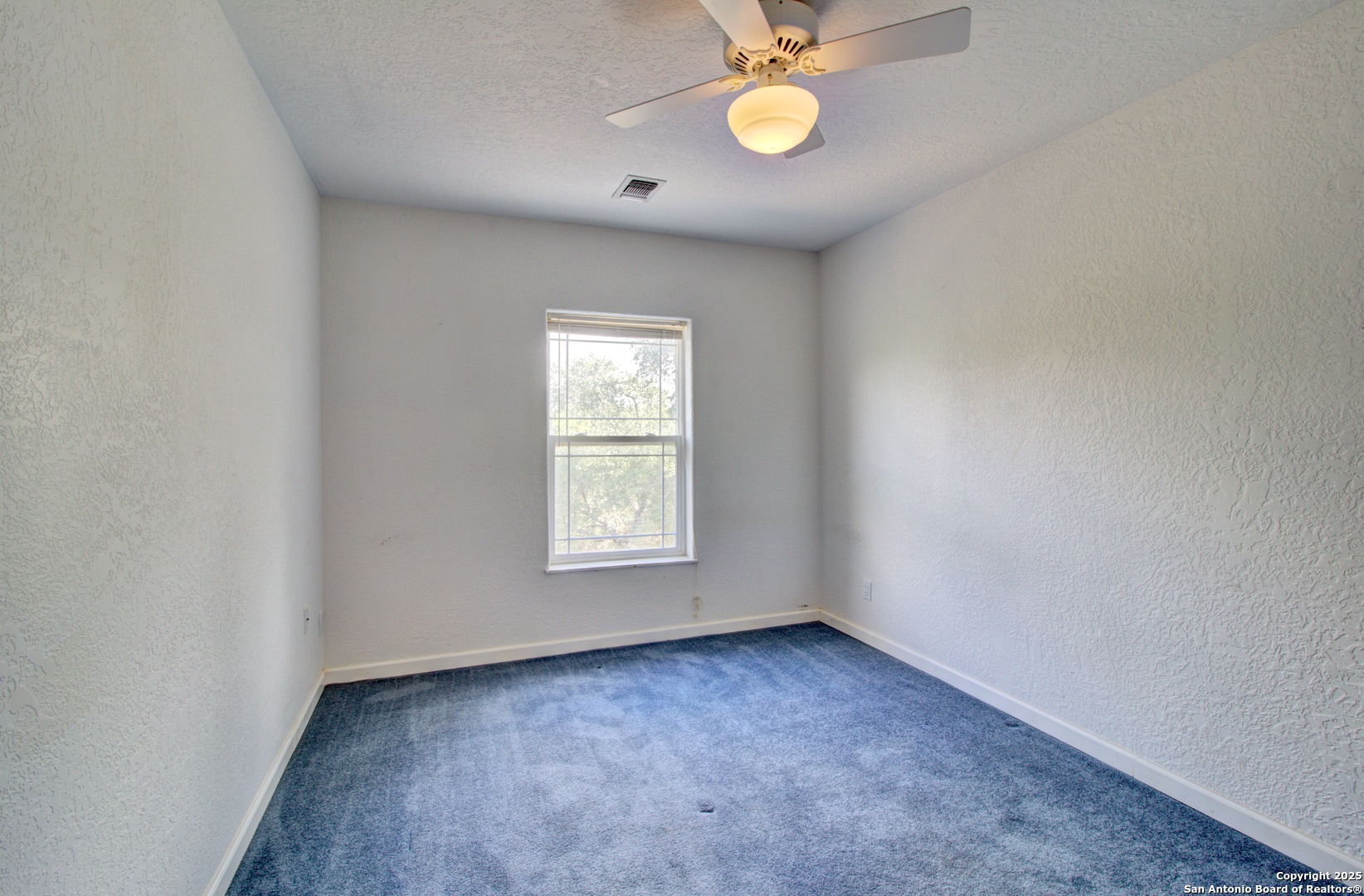 6248 Yorkshire Drive Spring Branch, TX 78070 - Photo 20 of 28 an empty room with a window