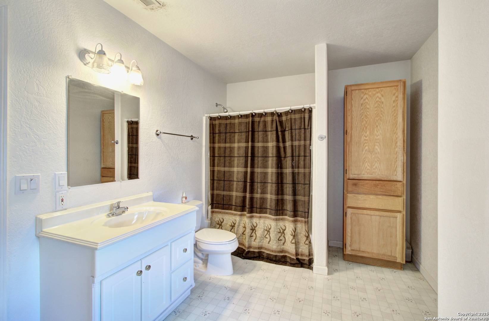 6248 Yorkshire Drive Spring Branch, TX 78070 - Photo 24 of 28 a bathroom with a double vanity sink a large mirror and a bathtub