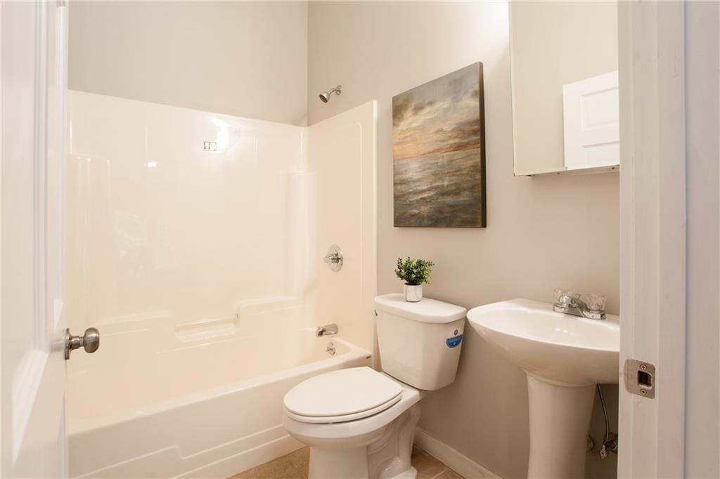 304 Valley Road North Berwick, ME 03906 - Photo 20 of 35 The shared bath.
