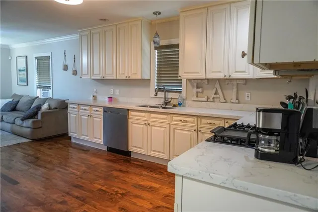 $1,900 | 615 Brown Avenue, Harvey, LA 70058