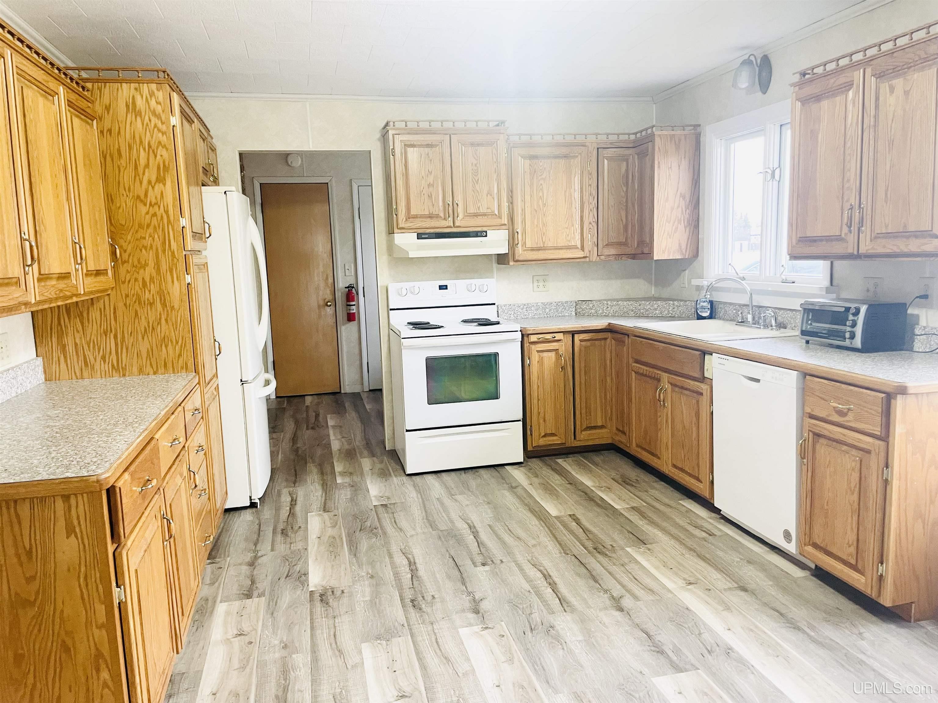 2201 South 23rd Street Escanaba, MI 49829 - Photo 5 of 20