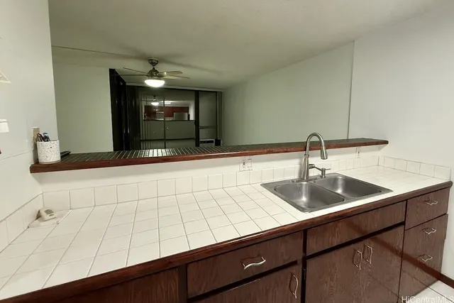 $2,300 | 55 South Judd Street, Unit 2202, Honolulu, HI 96817