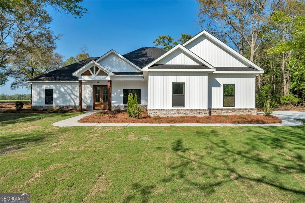 2767 Claxton Dairy Road Dublin, GA 31021 - Photo 2 of 51 a front view of a house with yard and green space