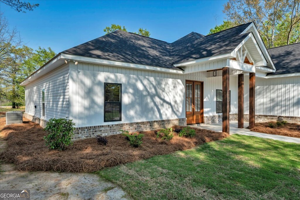2767 Claxton Dairy Road Dublin, GA 31021 - Photo 40 of 51 a front view of a house with garden