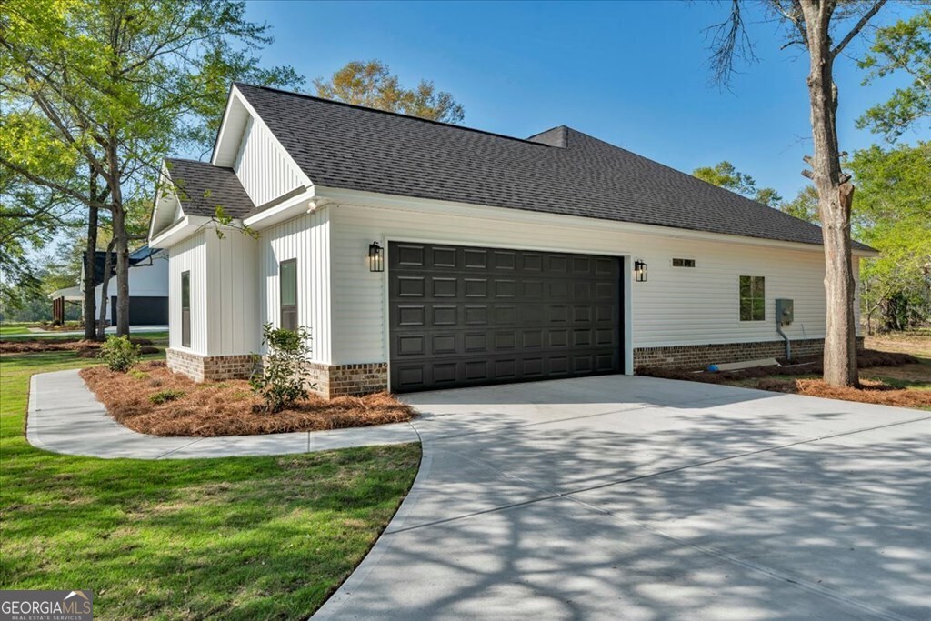 2767 Claxton Dairy Road Dublin, GA 31021 - Photo 48 of 51 a front view of a house with garden