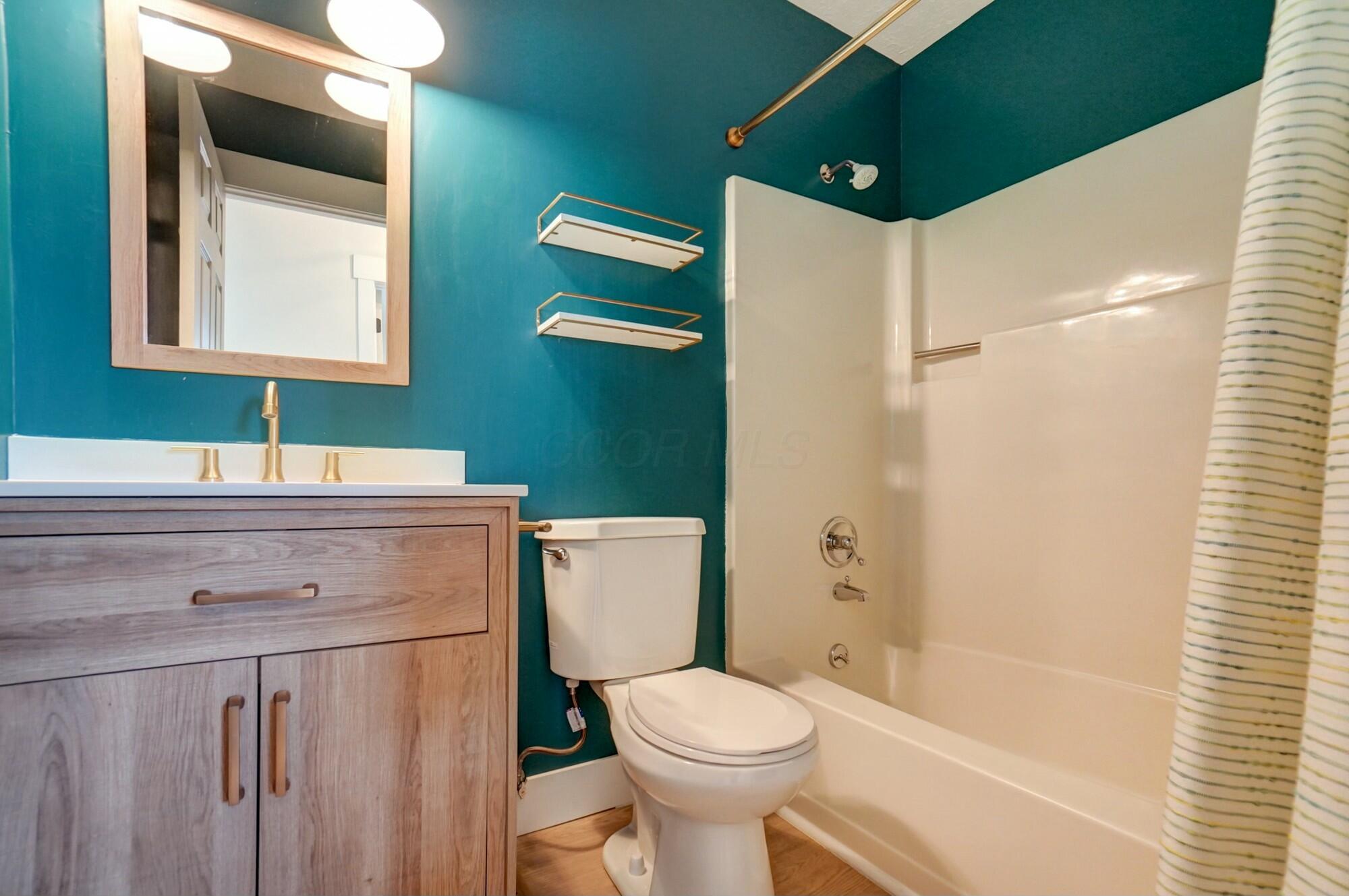 491 Cheshire Road Sunbury, OH 43074 - Photo 23 of 37 Hall full bath