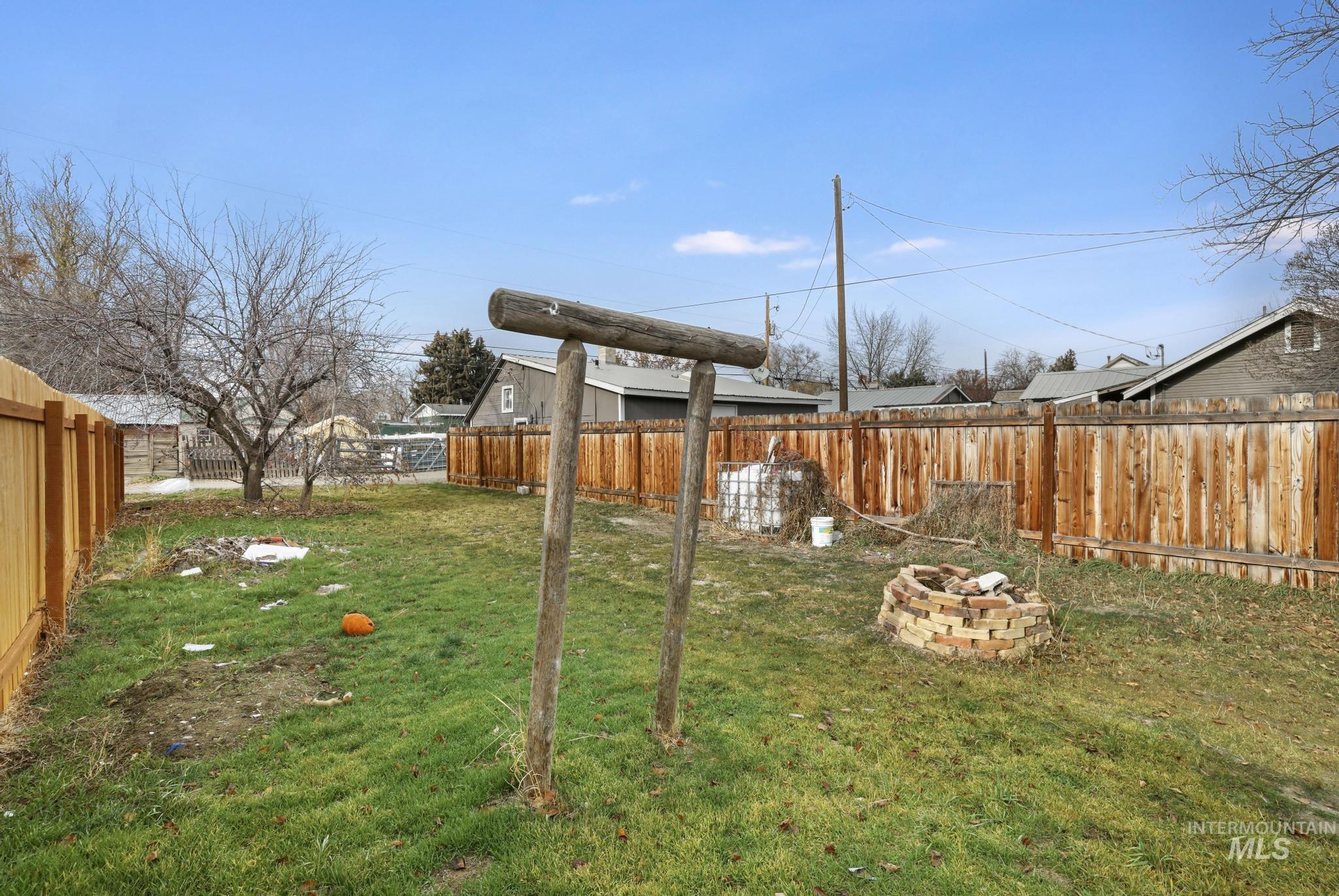 729 California Street Gooding, ID 83330 - Photo 13 of 17