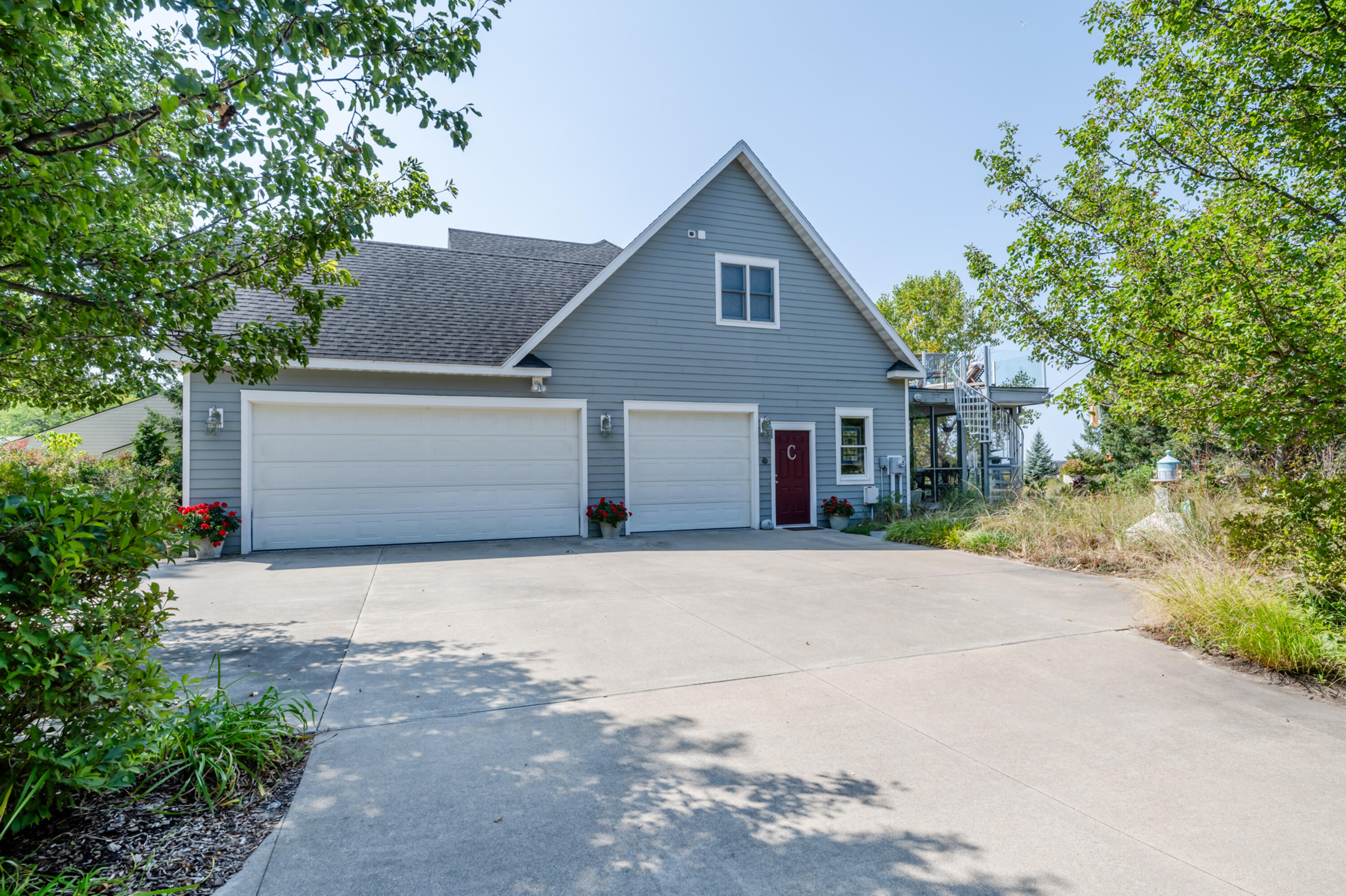 380 Ridgeway Street St. Joseph, MI 49085 - Photo 76 of 83 3 Car Garage
