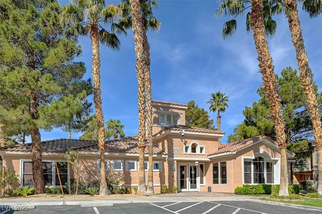 $1,900 | 251 South Green Valley Parkway, Unit 721, Henderson, NV 89012
