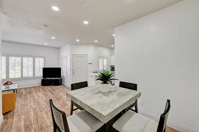 $1,900 | 251 South Green Valley Parkway, Unit 721, Henderson, NV 89012