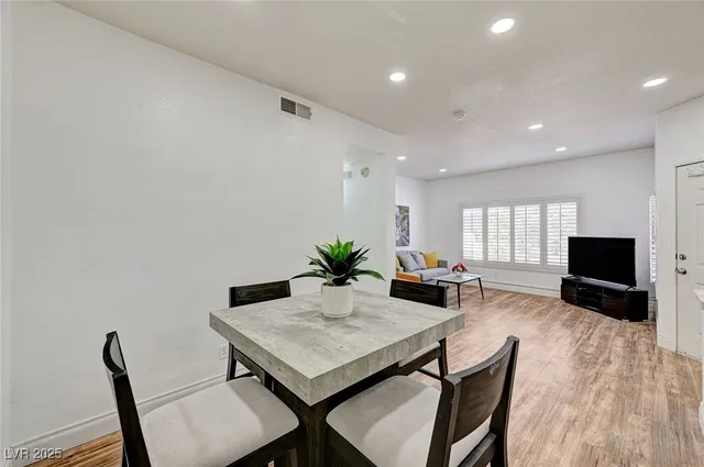 $1,900 | 251 South Green Valley Parkway, Unit 721, Henderson, NV 89012