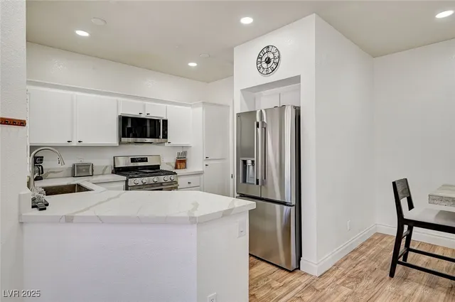 $1,900 | 251 South Green Valley Parkway, Unit 721, Henderson, NV 89012