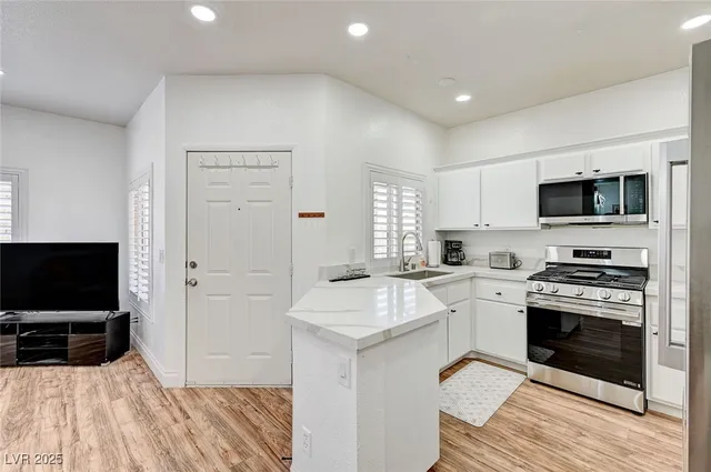 $1,900 | 251 South Green Valley Parkway, Unit 721, Henderson, NV 89012