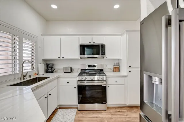 $1,900 | 251 South Green Valley Parkway, Unit 721, Henderson, NV 89012