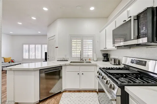 $1,900 | 251 South Green Valley Parkway, Unit 721, Henderson, NV 89012