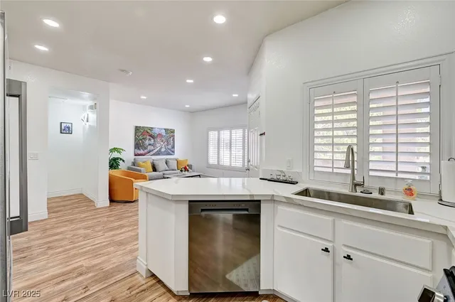 $1,900 | 251 South Green Valley Parkway, Unit 721, Henderson, NV 89012