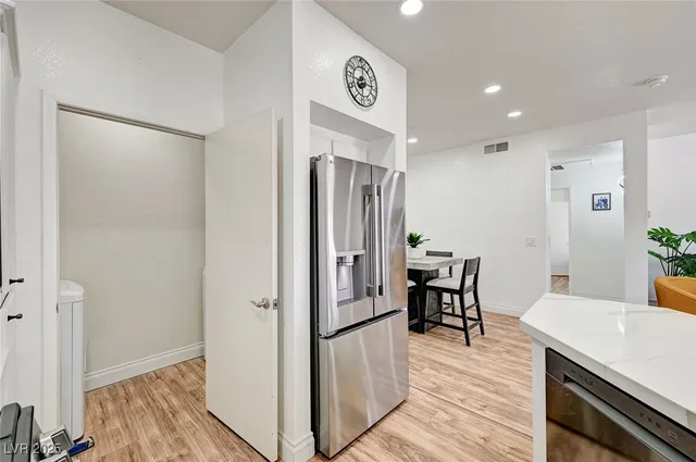 $1,900 | 251 South Green Valley Parkway, Unit 721, Henderson, NV 89012